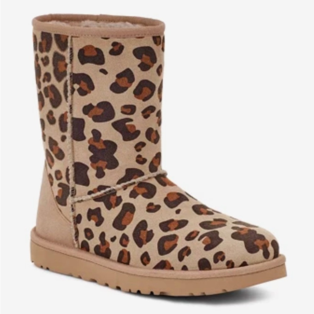 UGG Classic Short II Bootie in Beige Leopard Print Size 6 New